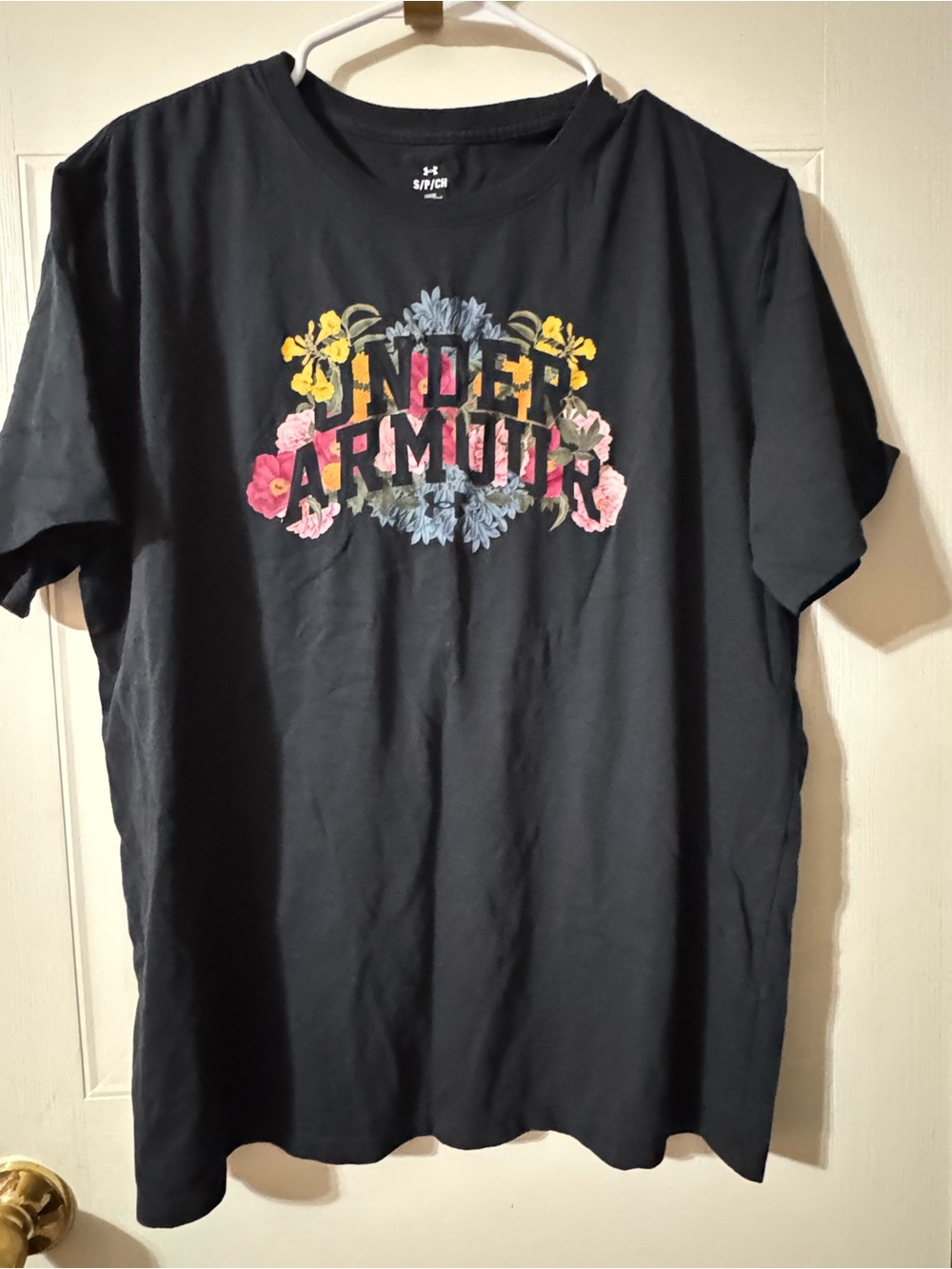 Under Armour women’s  Black Floral Logo T-Shirt loose fit
